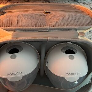 MomCozy M5 Wearable Wireless Double Breast Pump